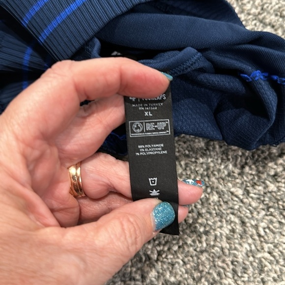 NWT Fourlaps Seamless Bra. Have matching shorts if still available. - Picture 5 of 5